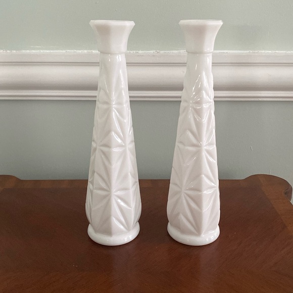 2 milk glass vases. Can be used for single flower or no more than three. - Picture 1 of 5